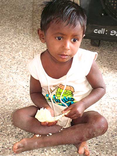 Boy, papadum